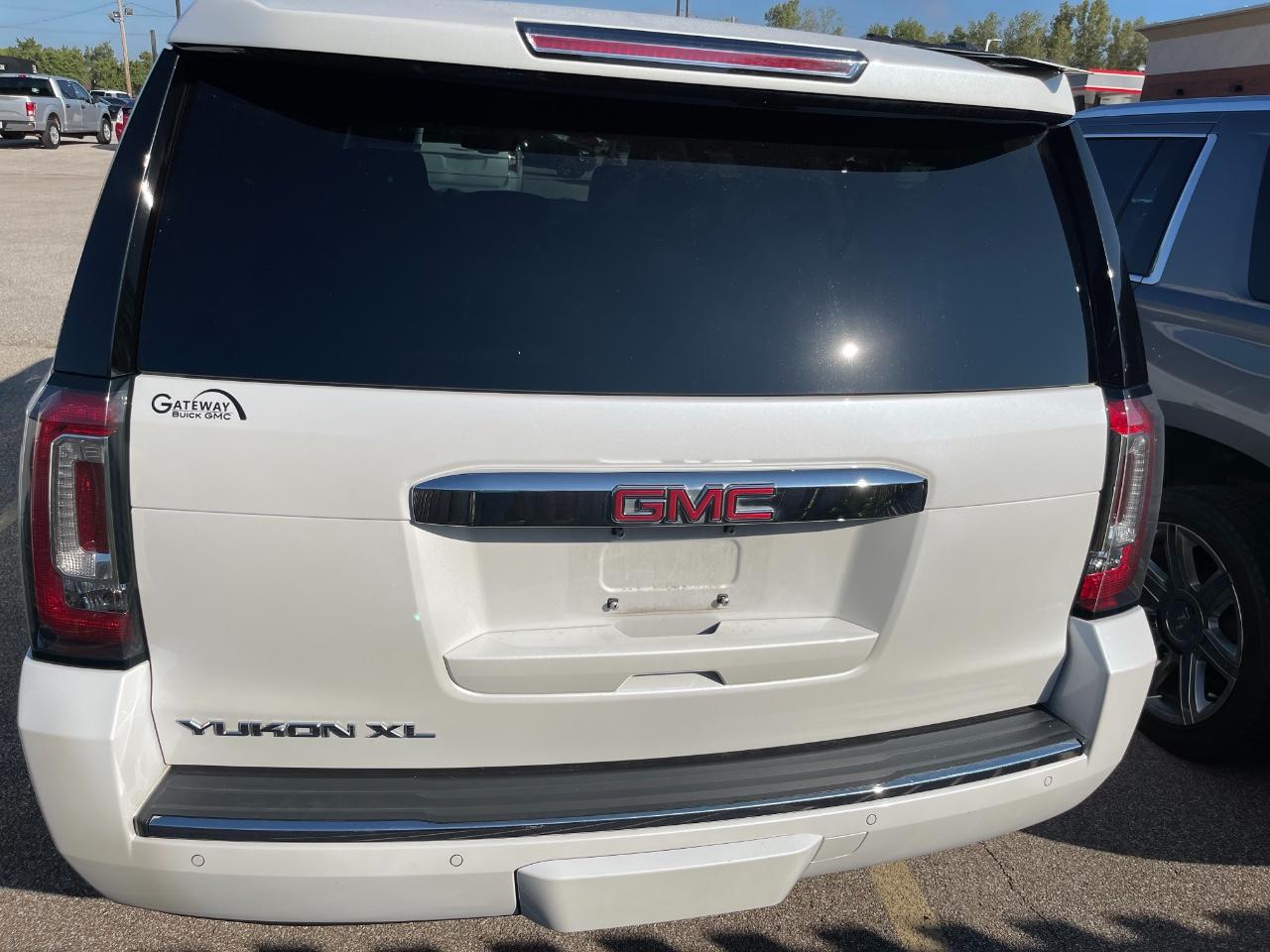 GMC Yukon XL Vehicle Full-screen Gallery Image 5