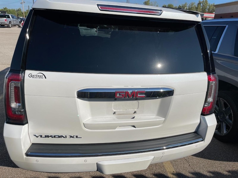 GMC Yukon XL Vehicle Full-screen Gallery Image 5