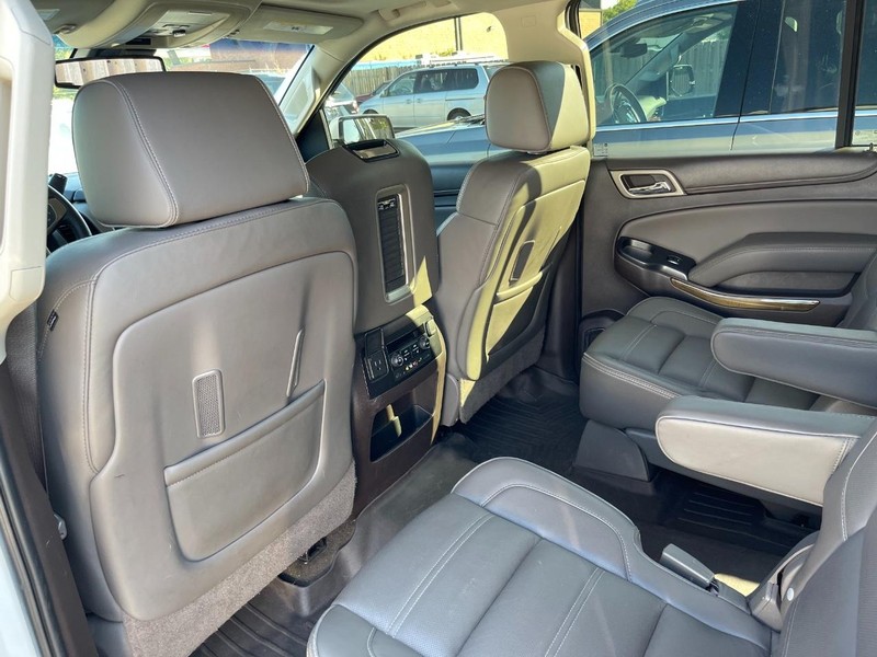 GMC Yukon XL Vehicle Full-screen Gallery Image 10