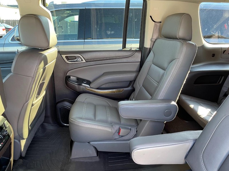 GMC Yukon XL Vehicle Full-screen Gallery Image 11