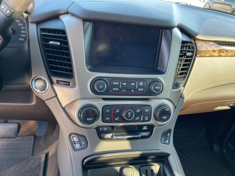 GMC Yukon XL Vehicle Full-screen Gallery Image 19
