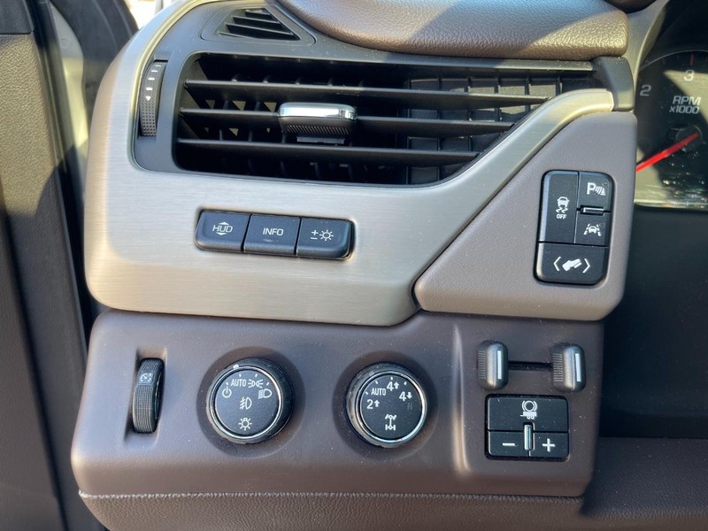 GMC Yukon XL Vehicle Full-screen Gallery Image 23