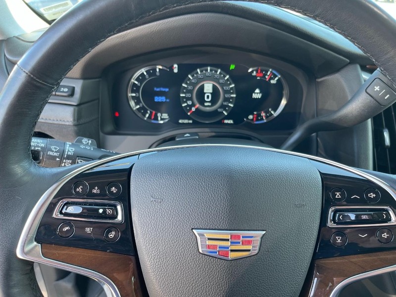 Cadillac Escalade ESV Vehicle Full-screen Gallery Image 6