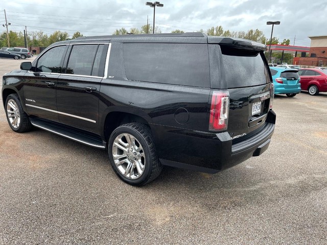 GMC Yukon XL Vehicle Full-screen Gallery Image 4