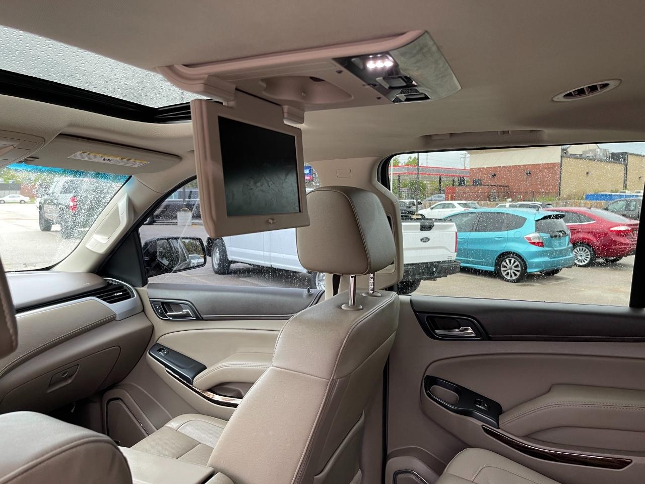 GMC Yukon XL Vehicle Full-screen Gallery Image 14