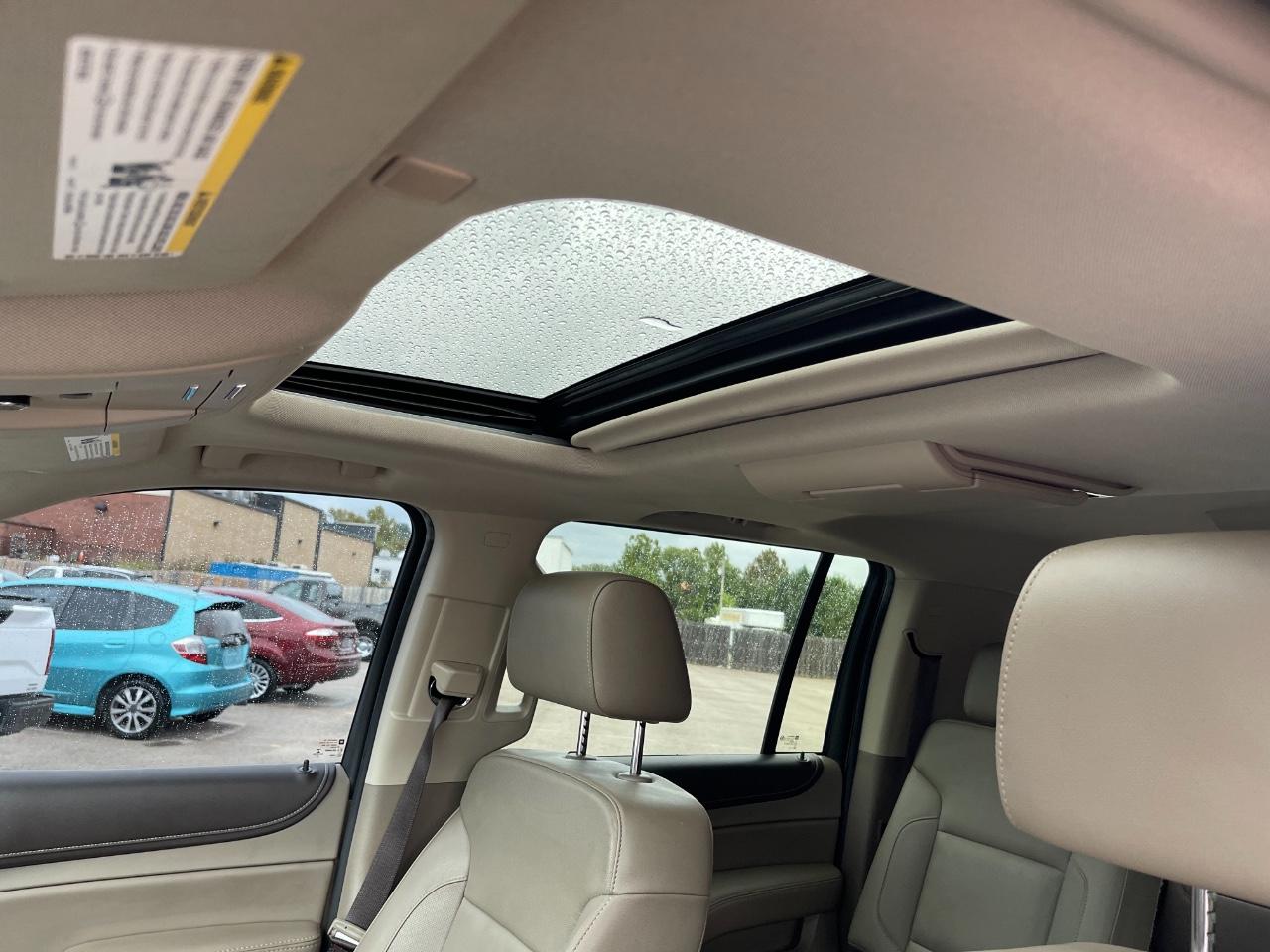GMC Yukon XL Vehicle Full-screen Gallery Image 17