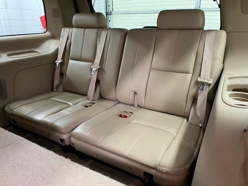 GMC Yukon Vehicle Full-screen Gallery Image 7