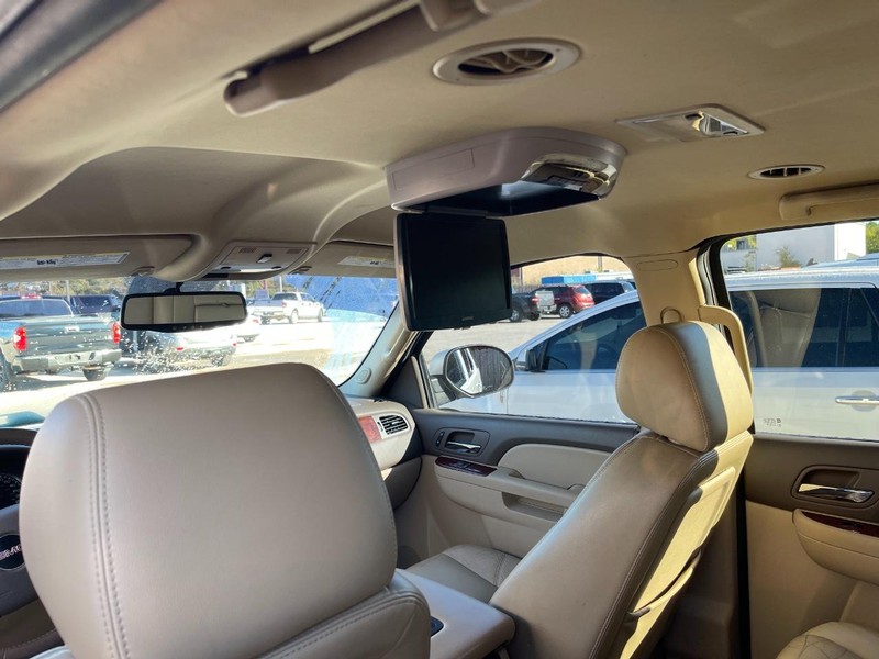 GMC Yukon Vehicle Full-screen Gallery Image 11