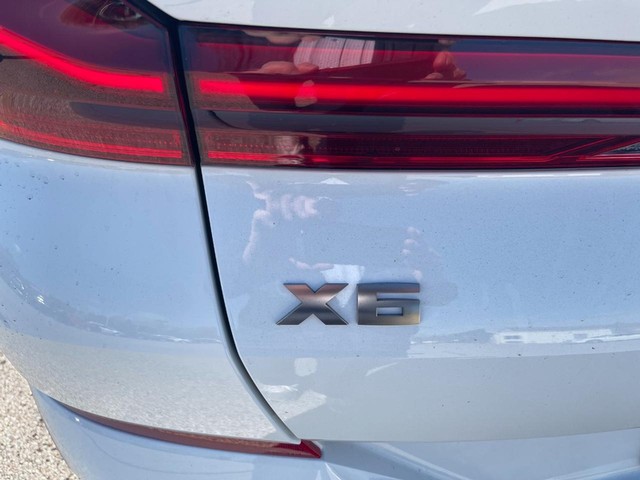 BMW X6 Vehicle Full-screen Gallery Image 6