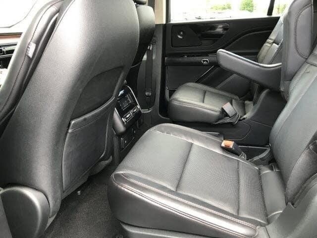 Lincoln Aviator Vehicle Full-screen Gallery Image 13