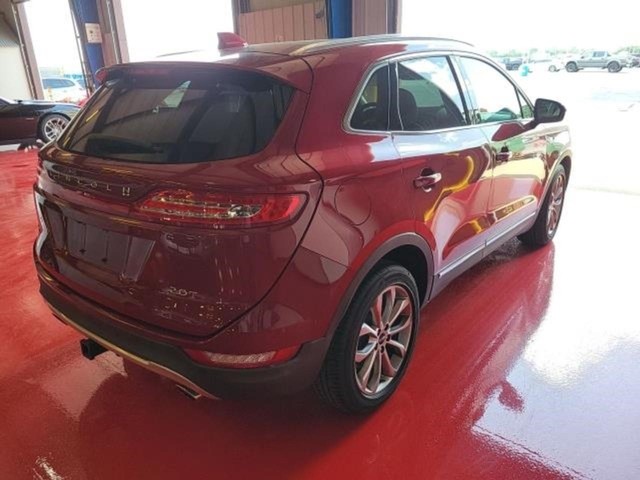 Lincoln MKC Vehicle Full-screen Gallery Image 3