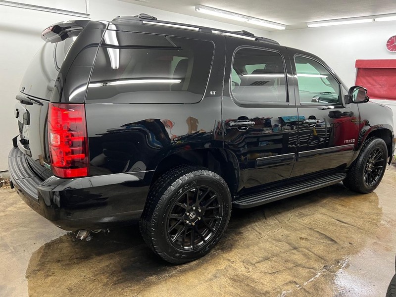 Chevrolet Tahoe Vehicle Full-screen Gallery Image 2