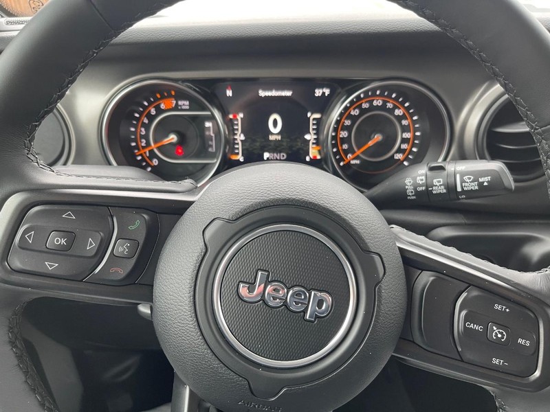 Jeep Wrangler Vehicle Full-screen Gallery Image 10