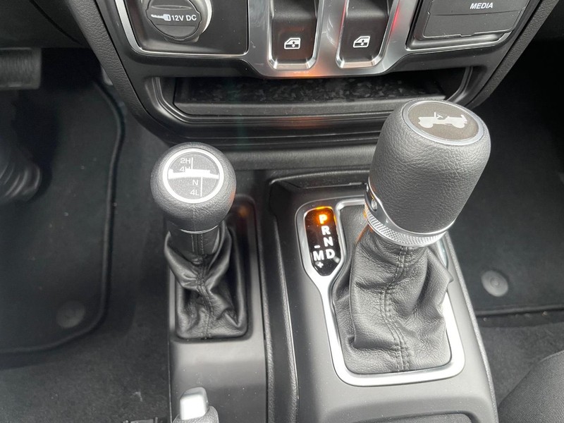 Jeep Wrangler Vehicle Full-screen Gallery Image 12