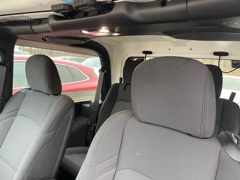 Jeep Wrangler Vehicle Full-screen Gallery Image 14