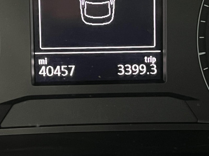 Volkswagen Jetta Vehicle Full-screen Gallery Image 7