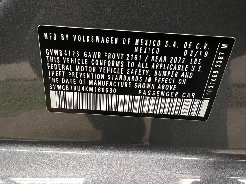 Volkswagen Jetta Vehicle Full-screen Gallery Image 8