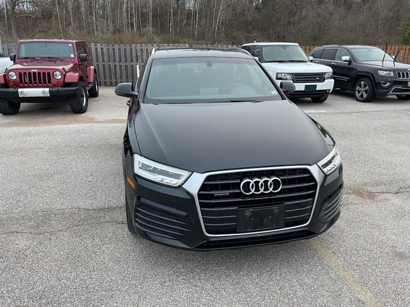 Audi Q3 Vehicle Full-screen Gallery Image 2