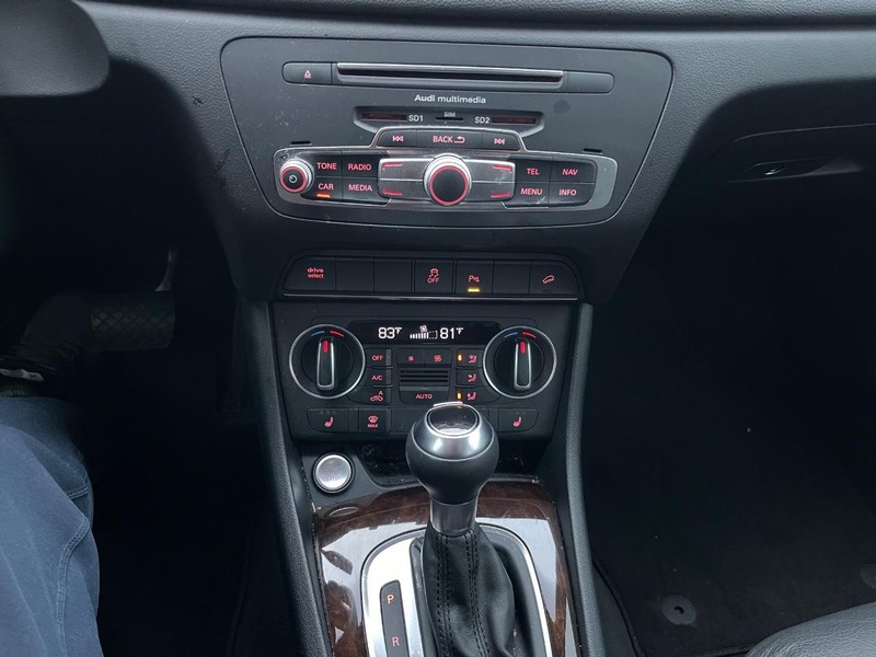 Audi Q3 Vehicle Full-screen Gallery Image 7