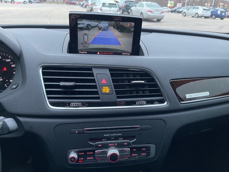 Audi Q3 Vehicle Full-screen Gallery Image 8