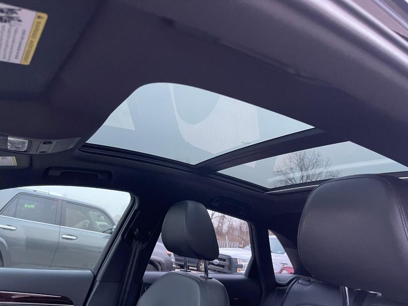 Audi Q3 Vehicle Full-screen Gallery Image 9