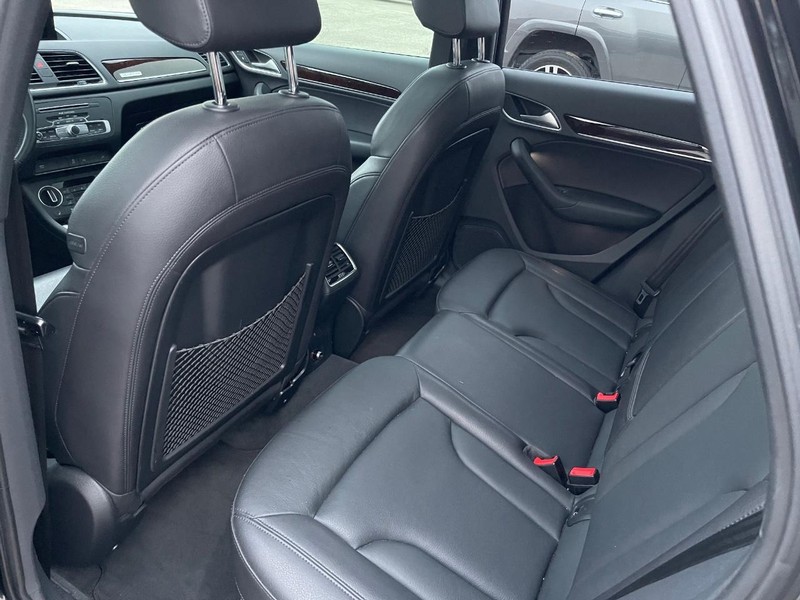 Audi Q3 Vehicle Full-screen Gallery Image 10