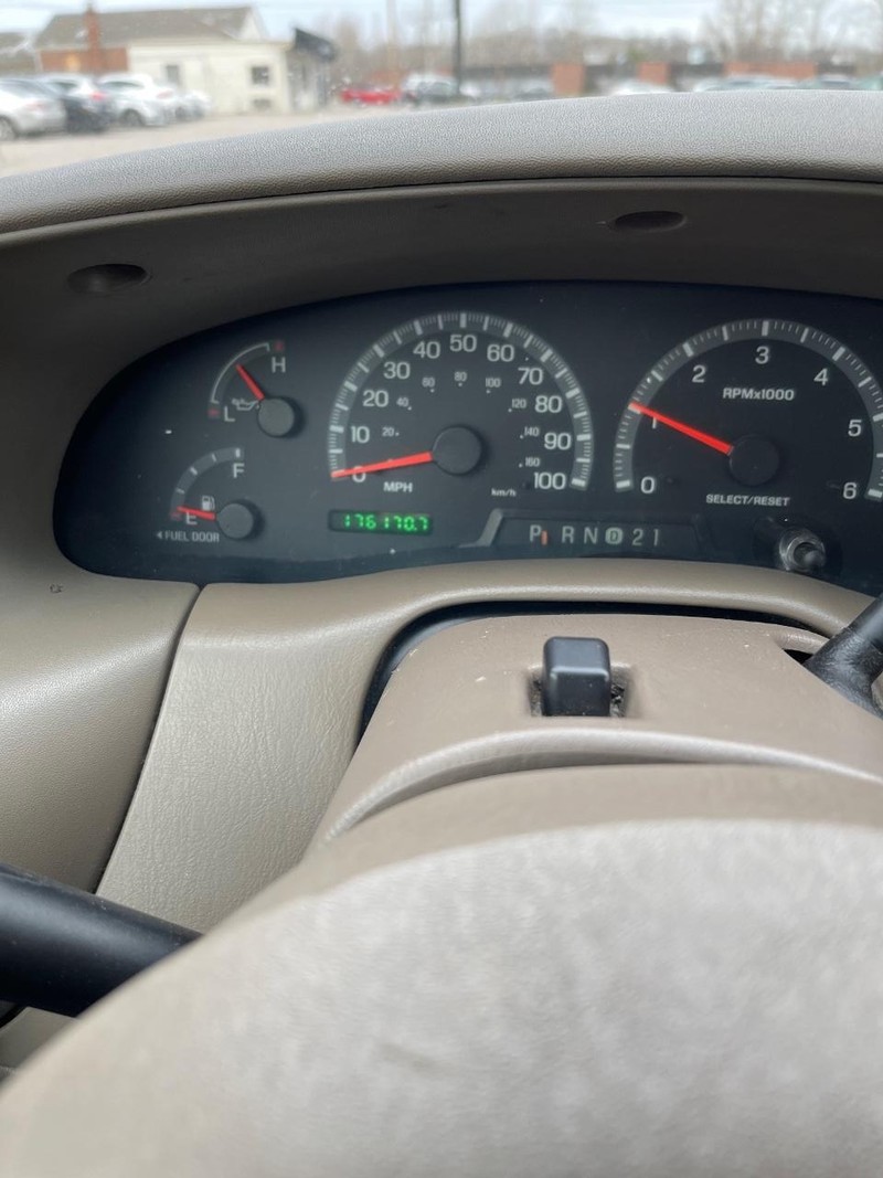 Ford F-150 Heritage Vehicle Full-screen Gallery Image 6