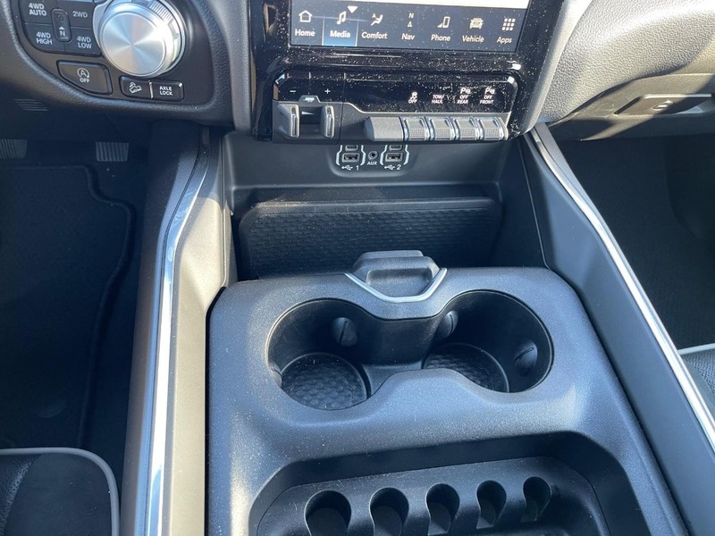 Ram 1500 Vehicle Full-screen Gallery Image 11