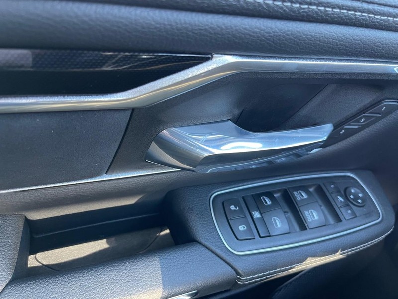 Ram 1500 Vehicle Full-screen Gallery Image 13