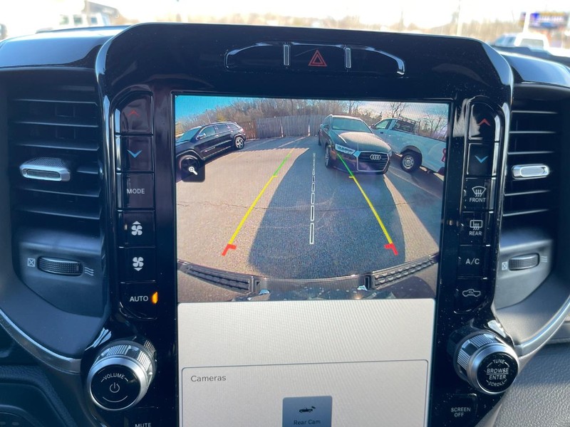 Ram 1500 Vehicle Full-screen Gallery Image 14