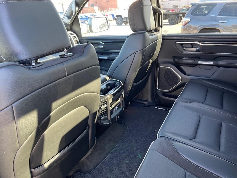 Ram 1500 Vehicle Full-screen Gallery Image 16