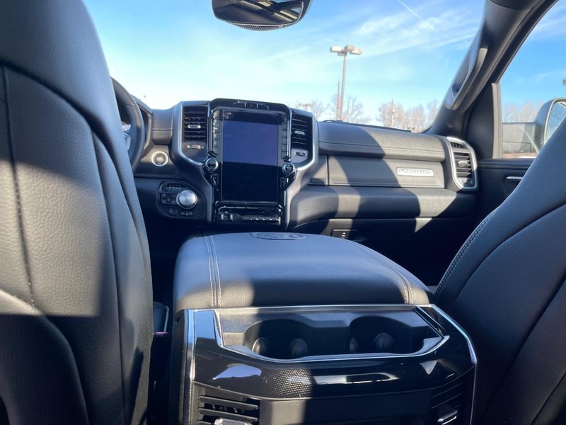 Ram 1500 Vehicle Full-screen Gallery Image 18