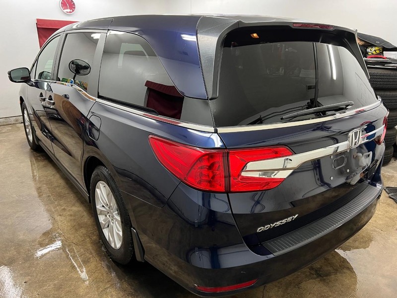 Honda Odyssey Vehicle Full-screen Gallery Image 4