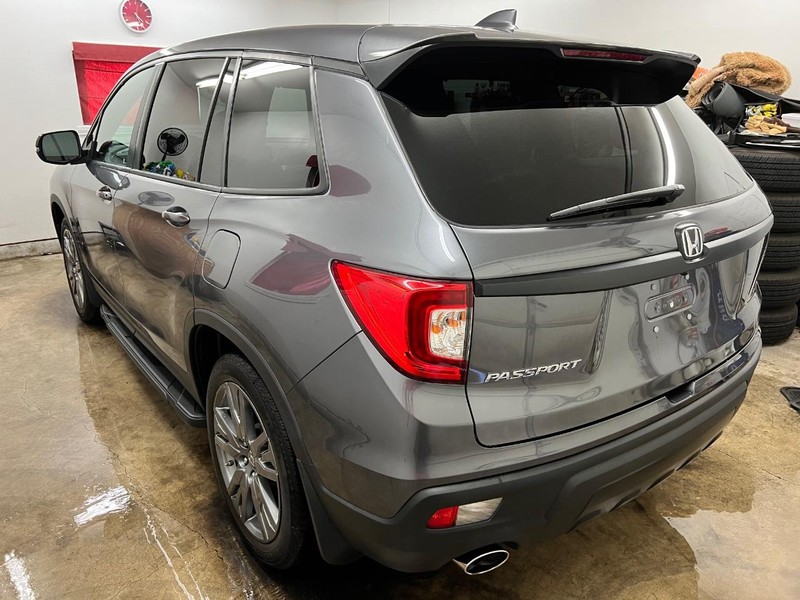 Honda Passport Vehicle Full-screen Gallery Image 4