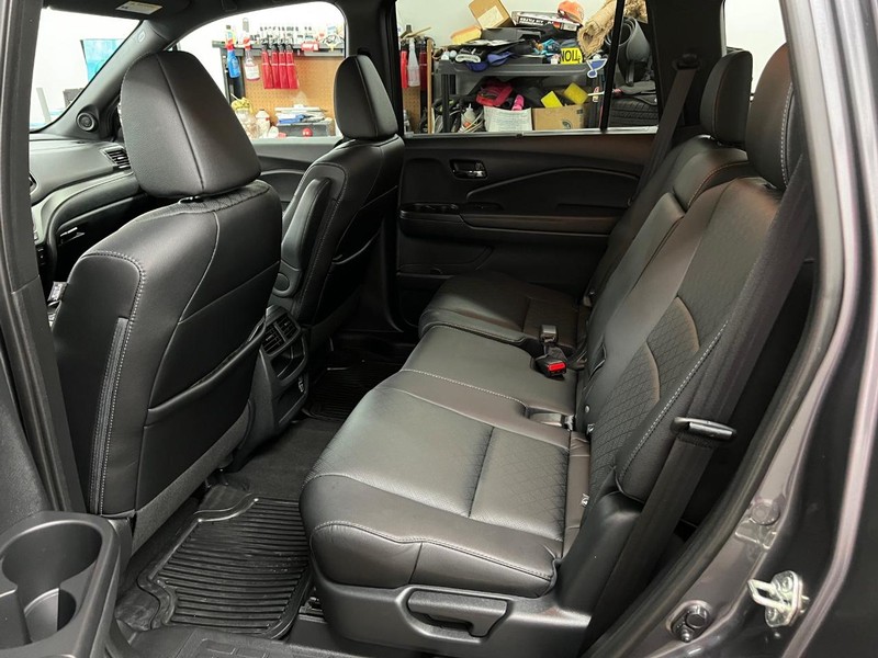 Honda Passport Vehicle Full-screen Gallery Image 6