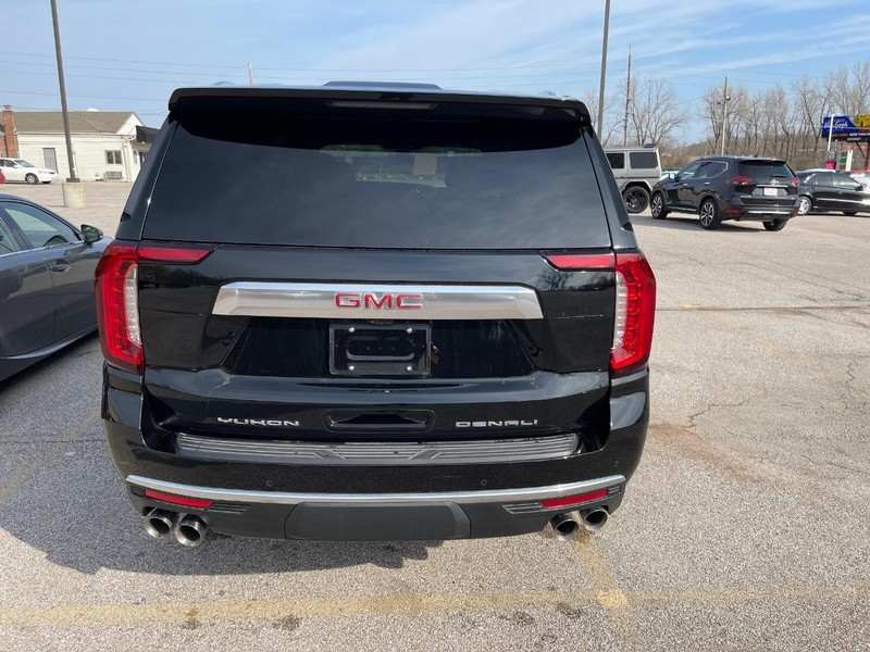 GMC Yukon XL Vehicle Full-screen Gallery Image 6
