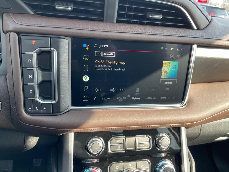 GMC Yukon XL Vehicle Full-screen Gallery Image 10