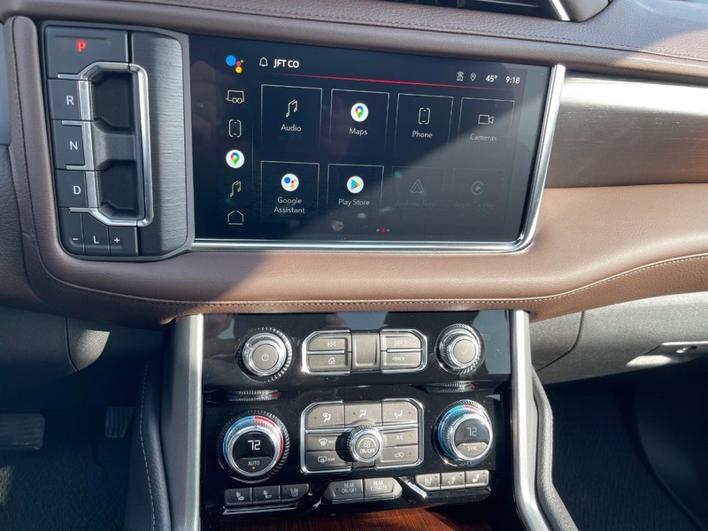 GMC Yukon XL Vehicle Full-screen Gallery Image 11