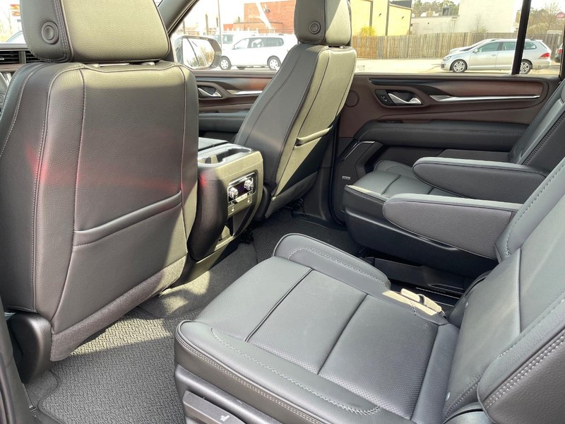 GMC Yukon XL Vehicle Full-screen Gallery Image 17