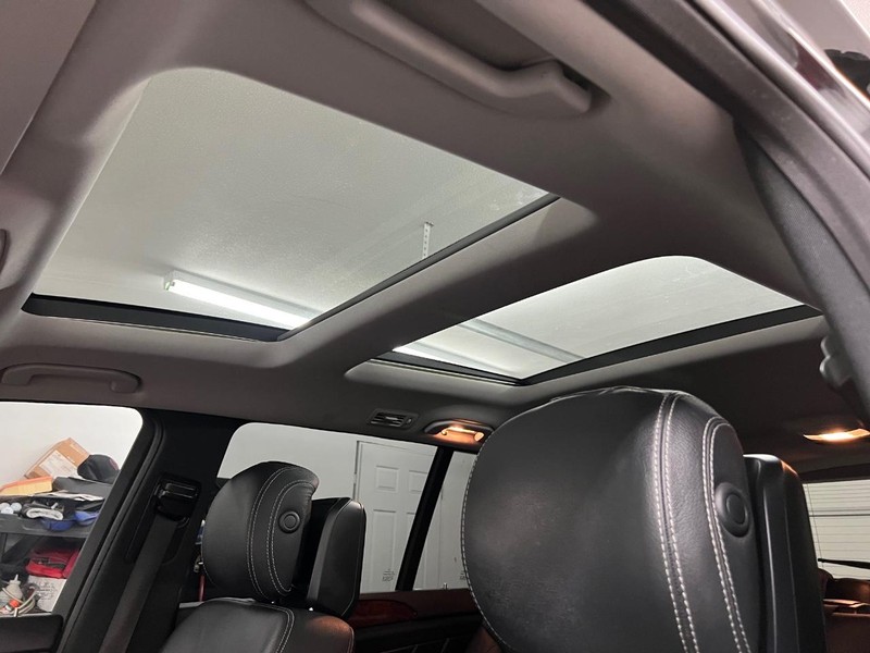Mercedes-Benz GL-Class Vehicle Full-screen Gallery Image 10