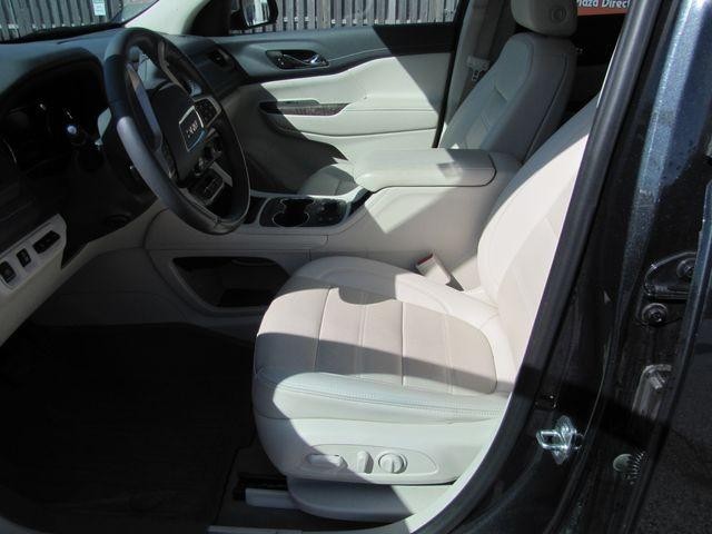 GMC Acadia Vehicle Full-screen Gallery Image 4