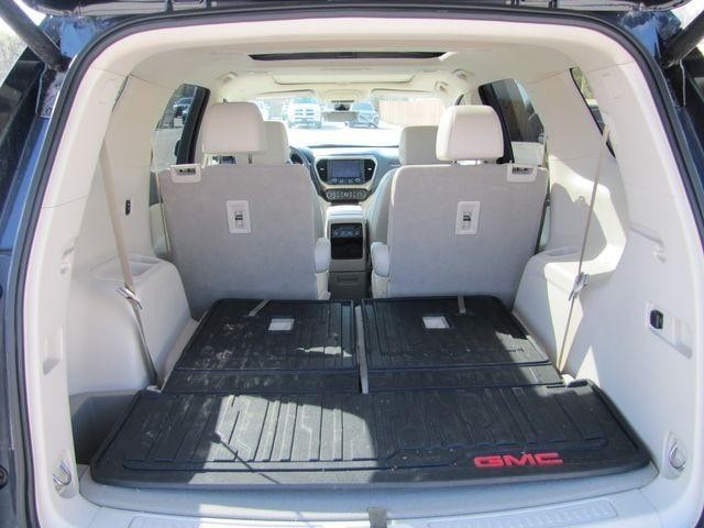 GMC Acadia Vehicle Full-screen Gallery Image 6