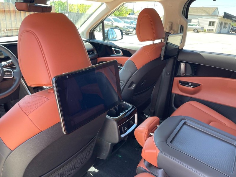 Kia Carnival Vehicle Full-screen Gallery Image 12