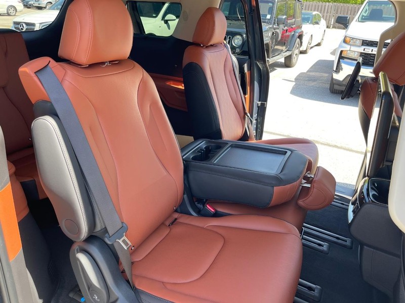 Kia Carnival Vehicle Full-screen Gallery Image 14