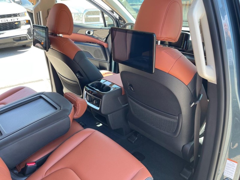 Kia Carnival Vehicle Full-screen Gallery Image 16