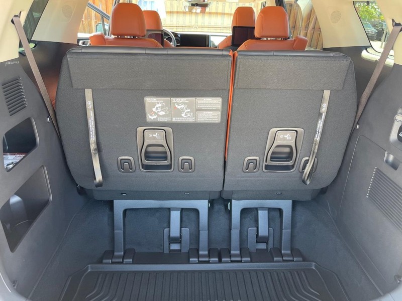 Kia Carnival Vehicle Full-screen Gallery Image 19