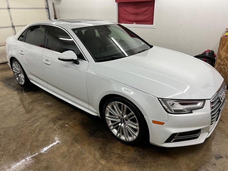 Audi A4 Vehicle Full-screen Gallery Image 2