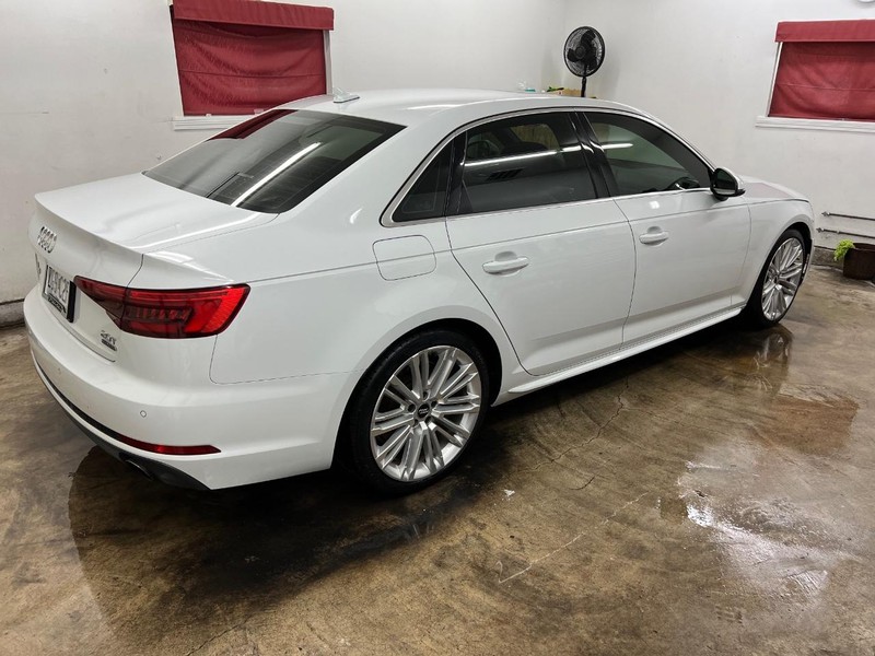 Audi A4 Vehicle Full-screen Gallery Image 3