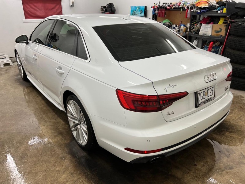 Audi A4 Vehicle Full-screen Gallery Image 4
