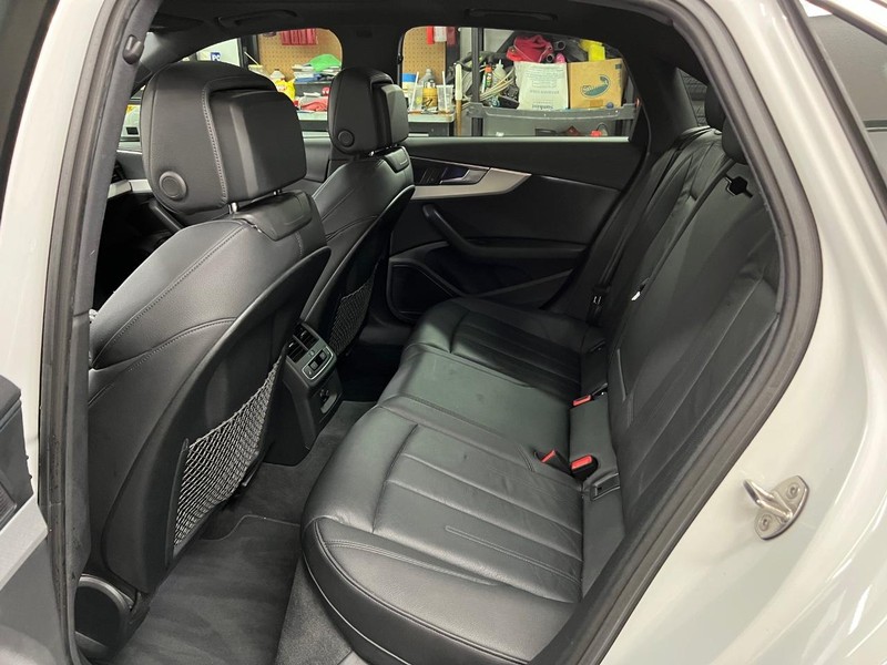 Audi A4 Vehicle Full-screen Gallery Image 6